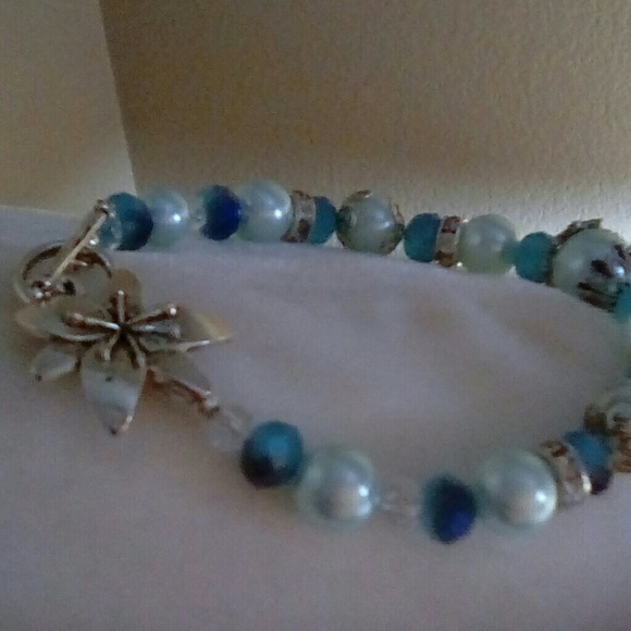 Gorgeous Statement Bracelet (NWOT) - Picture 2 of 2